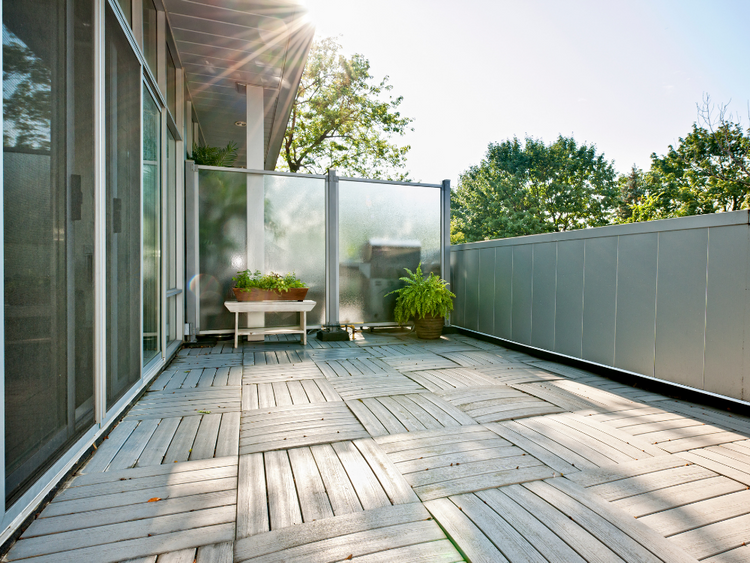 Quelles sont les règles de copropriété pour un balcon ou une terrasse ?